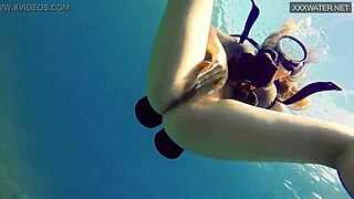 Kasandra Lufi dominuje pod vodou úžasnými erotickými pohybmi