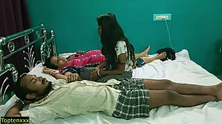 Hijastra india se escabulle para sexo tabú a medianoche con padrastro