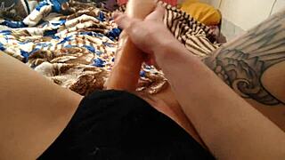 Fată excitată, vrei să mă vezi futându-mă cu acest dildo uriaș?