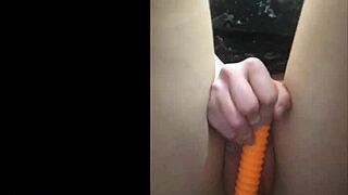 Saya Main Pepek Basah Saya sebagai Gadis 18+ Blonde Desa Muda, Rasa Nakal dan Teruja