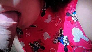 Latinsk tonår 18+ styvmamma ger avsugning till styvson