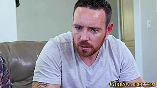 Kurba pastorka, kako obvladaš pičko starega moža? Dobiš trdo jebo in obrazno spermo, to mora biti divje!