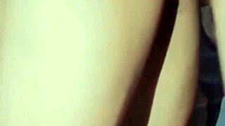 Mamă vitregă se futute cu fiul vitreg alergând rapid în pizda ei