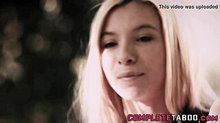 Remaja berambut perang 18+ gosok dengan milf bertetek besar di luar dalam HD