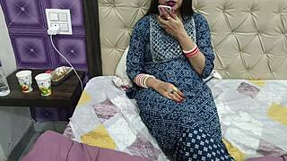 देसी वाइफ, हनीमून पर हसबैंड तुम्हें कितना जोर से पाउंड करता है?