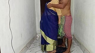 मेरा लंड पकड़कर, वह मुझे अब लेने के लिए बेग करती है