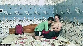 Madam verleidt jonge 18+ student bij privéles met heet poesje neuken