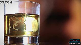 Obsédé par la petite latina 18+ Emily Willis et la BBW MILF Mia Malkova dans Playboy