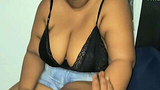 profesoara seduce studentul pentru acțiune anal intensă