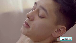 性感按摩师Michael肛交瘦弱同性客户Logan