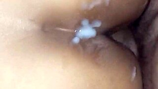 تريدين مشاهدة كريم باي قريب مع فتاة شابة جذابة؟