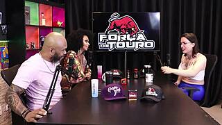 Brazilská teen 18+ Melissa Leal se převléká za ženu a swinguje s velkými ptáky