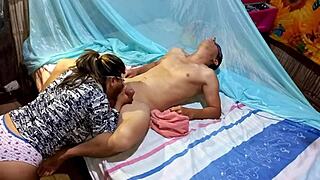 Ai saatana, tää äitipuoli antaa parhaan suihinoton poikapuolelleen, niin osaa hommansa...