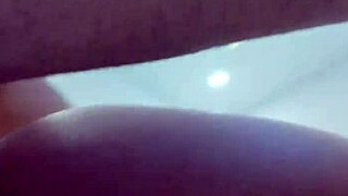 Je lui ai offert 20 dollars pour un anal brut et elle a dit oui direct. Le cul de cette milf colombienne a tout pris en partie 2 !