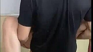 18歳セクシー女子大生をモンスターチンポでガン突き😍🍆