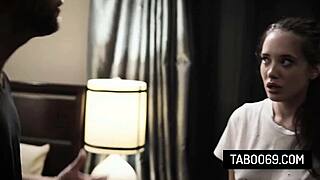 Remaja berbucu besar Gia Paige suka bontot dan pukinya dikongkek keras dalam aksi 3 orang kasar