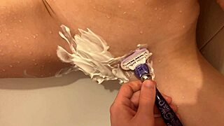 Stedsøster, barber min fisse og fuck mig så hårdt