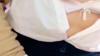 Giovane Caliente Offre la Figa Come Deposito di Sborra e Scopa Dopo