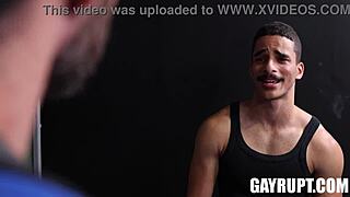 जोसेफ हार्ट की महक सूंघते हुए, रिको रॉन्च हार्डकोर एक्शन के लिए झुकता है