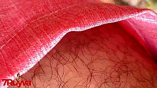 Novinha Brincando Com A Buceta No Banco Da Praça