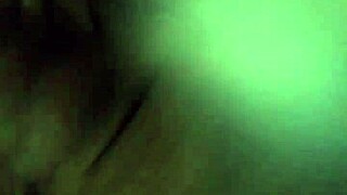 sød slank brunet i stramt tøj