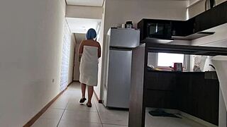 Aku Ngentot Kurir Pizza Posisi Doggy dan Blowjob