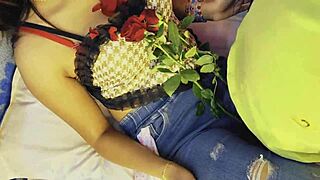 Hindistanlı Üniversite Öğrencileri İlk Üniversite Maceralarında Kirli Konuşma ve Arkadaşlarla