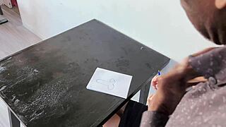 يا هلا، شاهد الطالبة الشقية تأخذ ضرب زب كبير من الملك مايك!