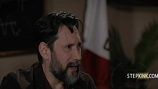 Zabudol si na mňa, profesor? Snívala som o tebe každú noc v tej triede