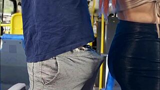 Student fikk tafset på i overfylt offentlig buss