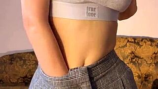 娇小18+美女Maiskii自慰，太辣了，你懂的？