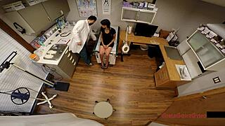 Povinná prohlídka pro roztomilou studentku Yeseniu s malými prsy od doktora Tampy!