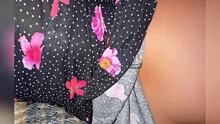 Selinap masuk bilik dia malam hari, jumpa dia sedia