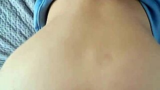 Amateur college girl showing off her tight ass in doggy 😍