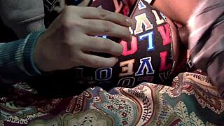 Stesøster Bedrar Kjæreste, Knuller Stesøskens Collegesvenn Med Tett Våt Fitte