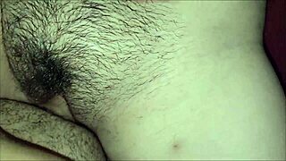 Atingeri viclene pe fiica mea vitregă latină drăguță cu joacă de pulă mică 18+