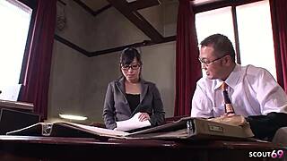 日本眼镜秘书吸老丑男粗鸡巴