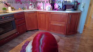 Punapäinen teini imee huolettomasti paksun vanhan miehen kyrvän POV:sta