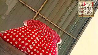 近景Regina Noir的阴道在宿舍偷窥合集中被舔和操。第6部分她的棕发顺从一面闪耀。