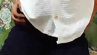 Damn! Beautiful Indian girl fingers tight pussy hard in hot bedroom session