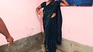 Hot Indian Stepmom Fucked Hard in Tight Pussy!