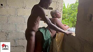 amateur student blows me in an unfinished building for cheap