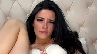 Pelacur British horny liar dengan masturbasi solo dan mainan