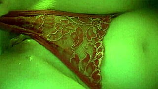 Teman Ku Tarik Celanaku Ke Samping dan Ngentot Aku Keras!