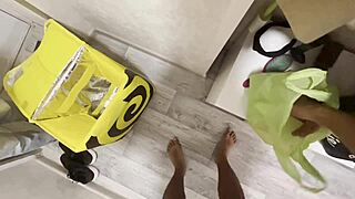 Nisem vedel, da moj mož sanja o jebanju študentske kurirke