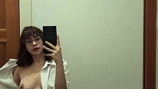 Yo, bu 18+ genci kamera için sıcak soyunurken izle