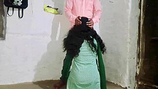 Mačeha sveža iz koledža se intimno zbliža po pouku