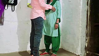 Mačeha sveža iz koledža se intimno zbliža po pouku