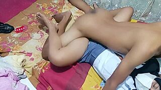 Hei, mau ngewe sebelum sekolah dengan adik tiri, cewek SMA?