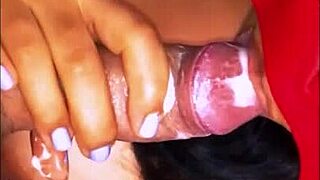 la madre voluptuosa lo pone nervioso con ropa ajustada